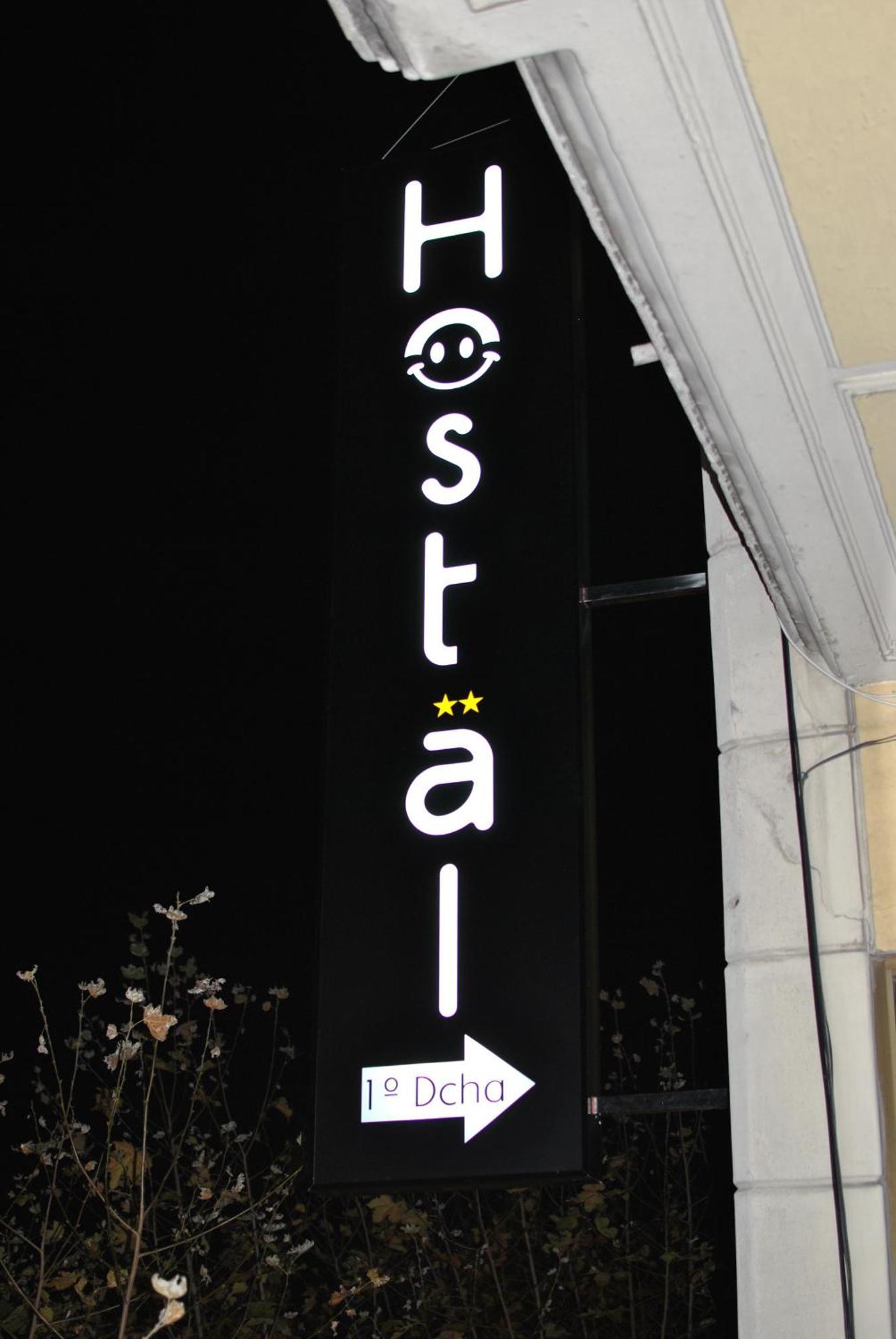 Happy Hostal Carrales บูร์โกส ภายนอก รูปภาพ