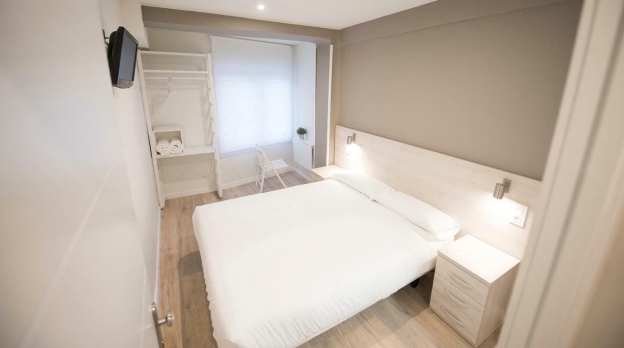 Happy Hostal Carrales บูร์โกส ภายนอก รูปภาพ