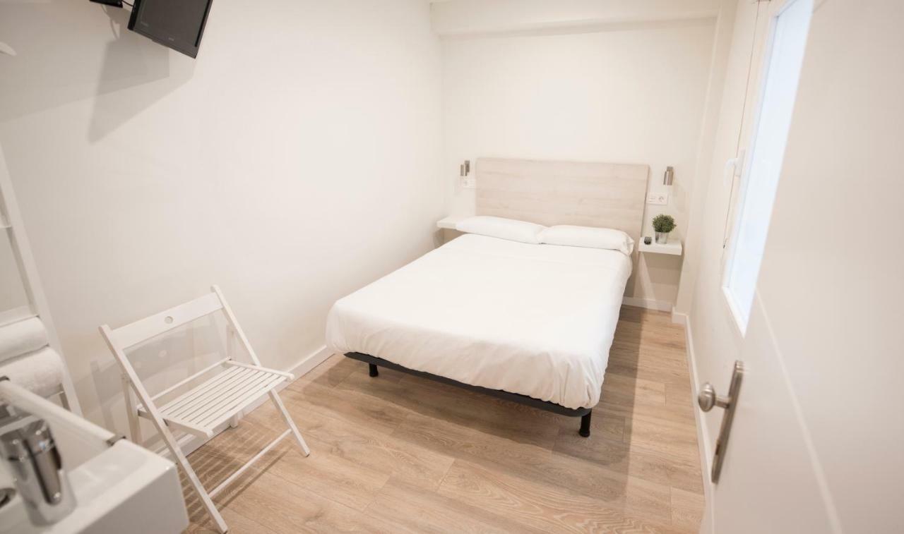 Happy Hostal Carrales บูร์โกส ภายนอก รูปภาพ