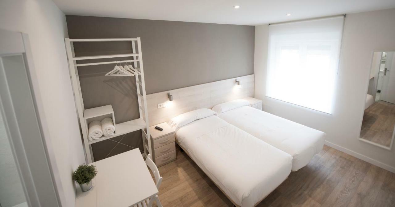 Happy Hostal Carrales บูร์โกส ภายนอก รูปภาพ
